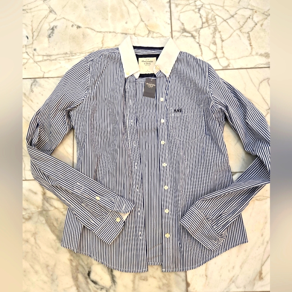 Abercrombue Women's Striped Blue and White Shirt - Picture 1 of 7
